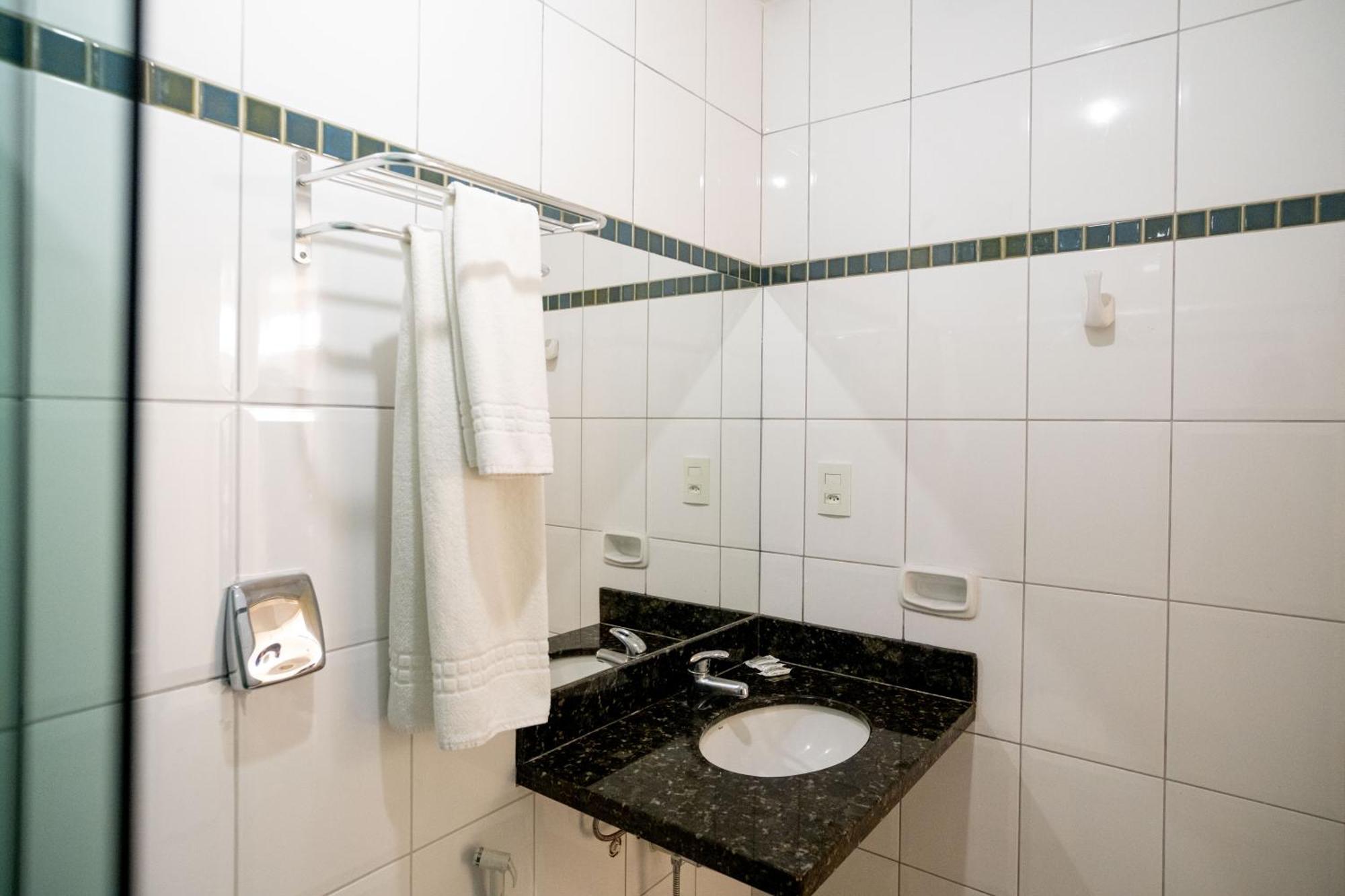 לינארס Hotel Conceicao מראה חיצוני תמונה